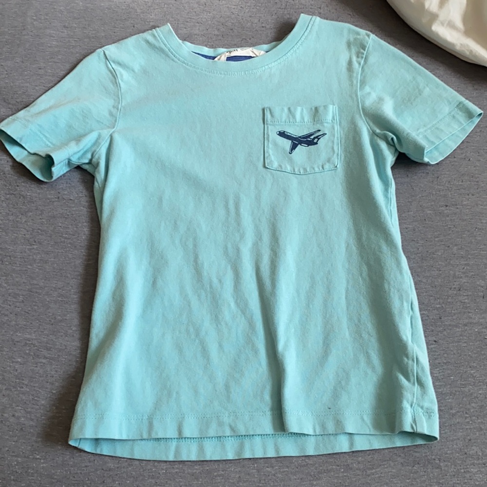 blue tshirt with plane pocket